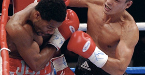 Shinji Takehara and William Joppy fight for the WBA World Title.  Joppy knocks Takehara out in the 9th round.